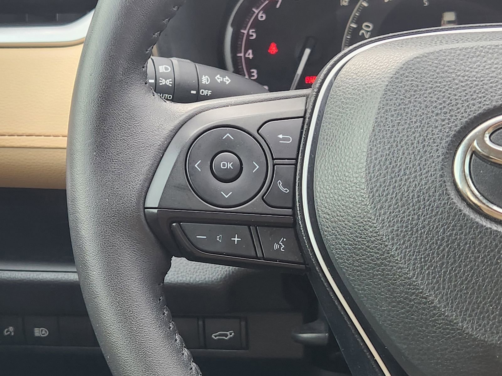 Used 2025 Toyota RAV4 XLE Premium FWD image 33