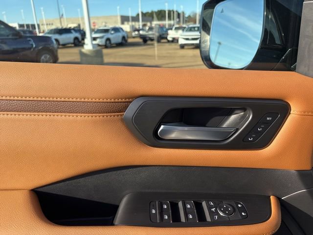 New 2026 Nissan Armada SL w/ Captain's Chari Seat Package image 11