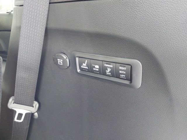 New 2026 Chrysler Pacifica Pinnacle image 33