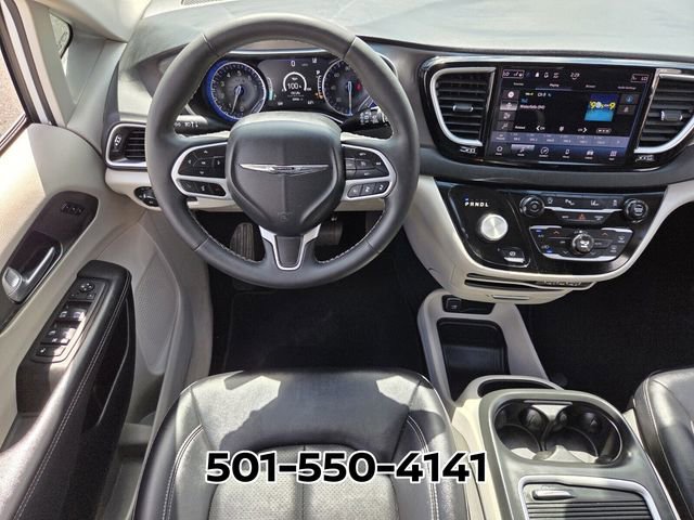 Used 2024 Chrysler Pacifica Touring-L image 12