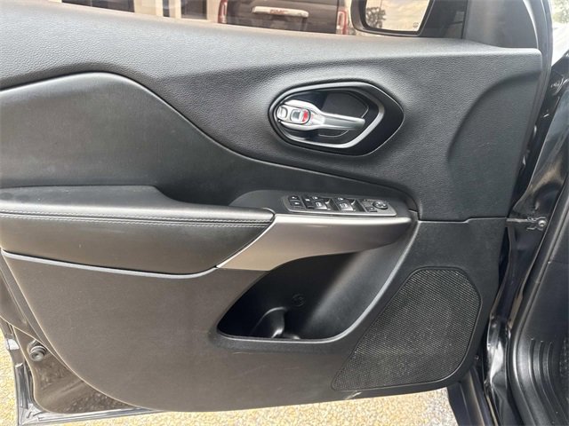 Used 2021 Jeep Cherokee Latitude image 24