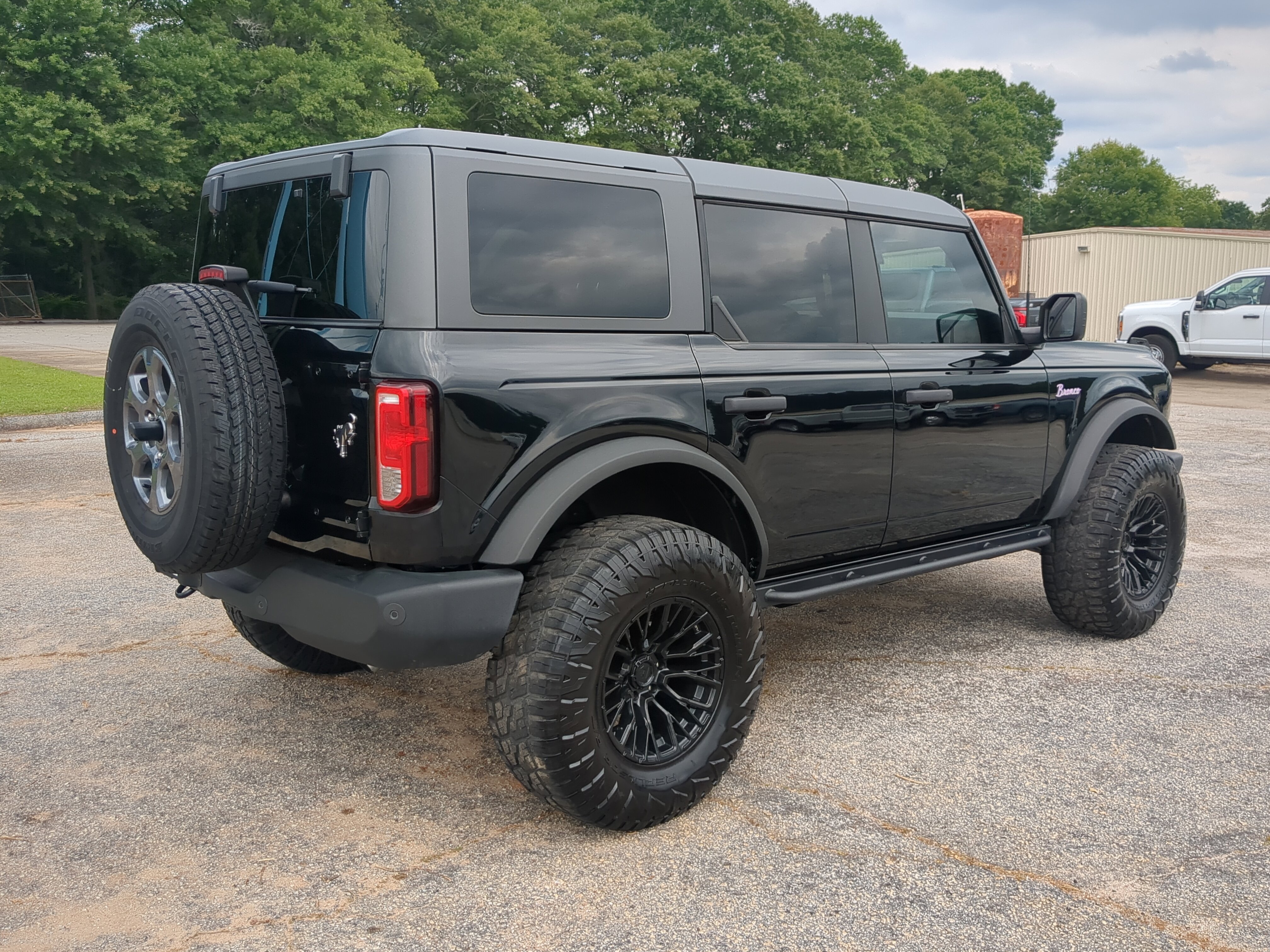 Used 2024 Ford Bronco Big Bend AWD/4WD image 3
