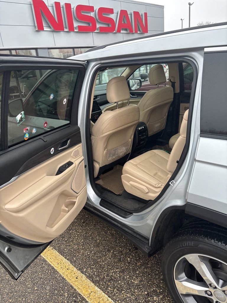 Used 2021 Jeep Grand Cherokee L Limited w/ Luxury Tech Group II image 27