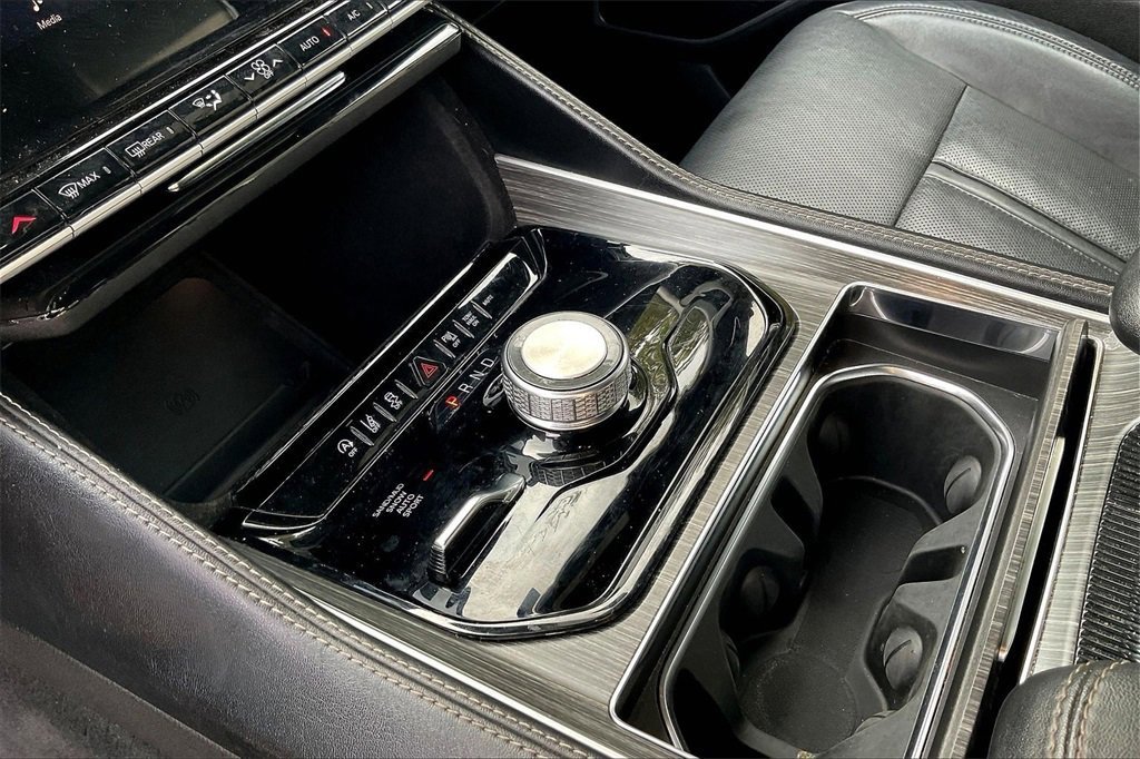 Used 2024 Jeep Wagoneer Series II w/ Flexible Seating Group image 28