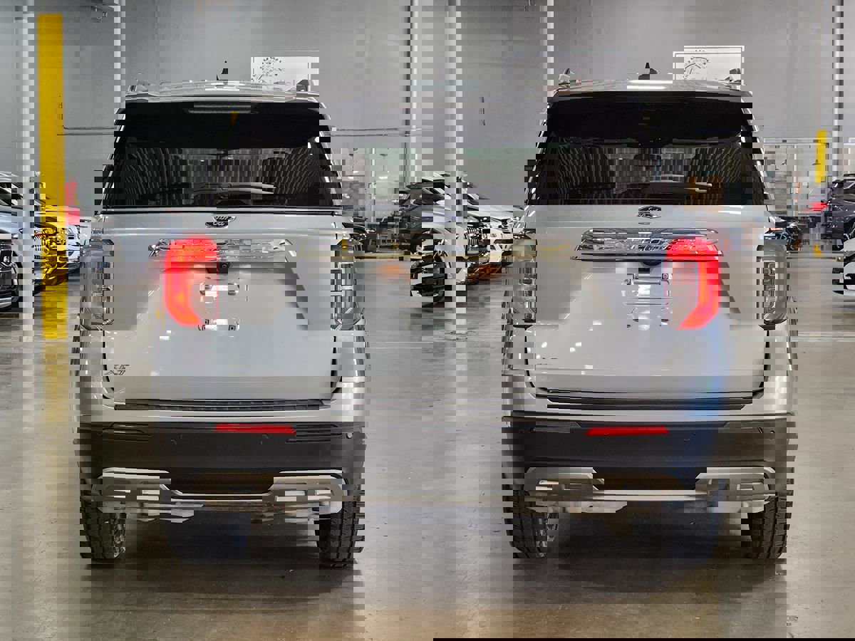 Used 2021 Ford Explorer XLT w/ Equipment Group 202A image 10