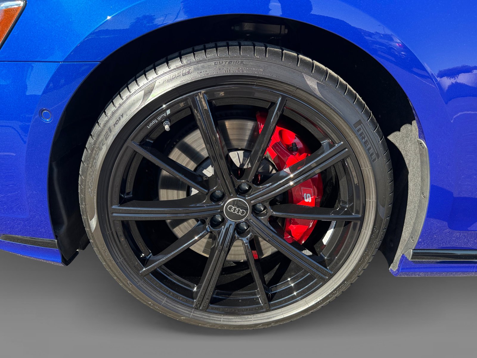 Used 2024 Audi S8 4.0T w/ S8 Black Optic Plus Package image 9