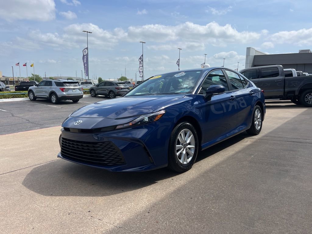 Used 2025 Toyota Camry LE w/ Convenience Package image 5