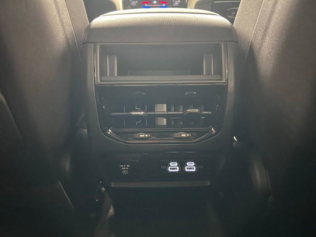 Used 2025 Jeep Grand Cherokee Altitude RWD image 19