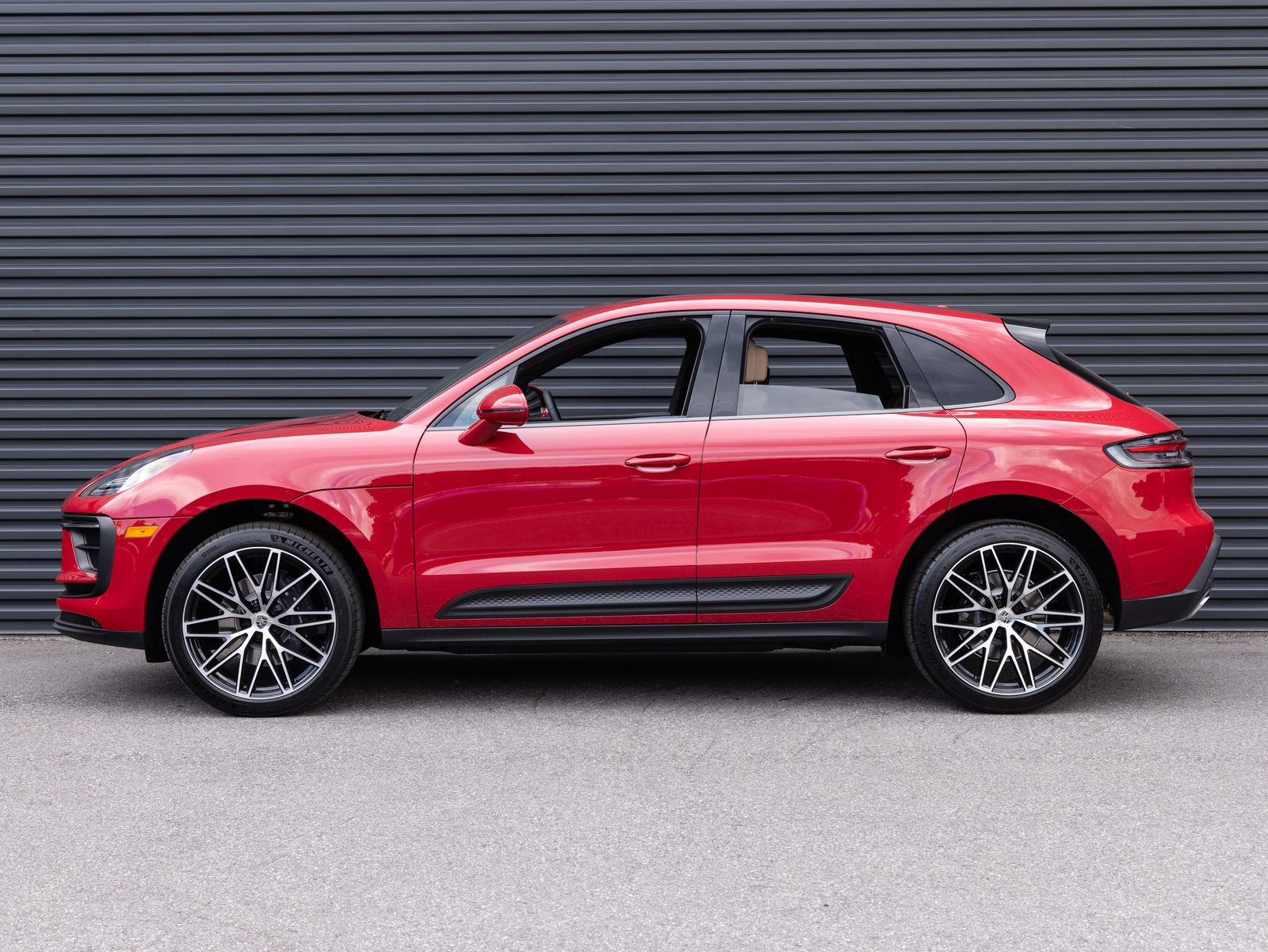 Certified 2026 Porsche Macan AWD/4WD image 2