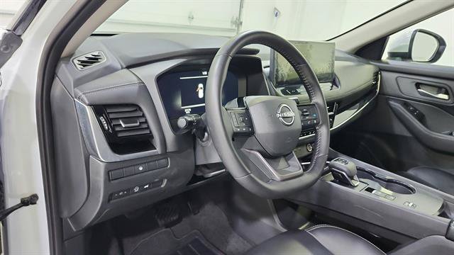 Certified 2026 Nissan Rogue SL FWD image 15