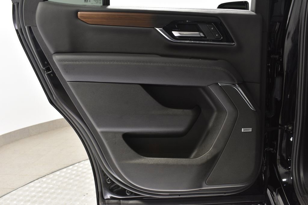 Used 2025 GMC Yukon Denali w/ Sun & Power Step Package image 25