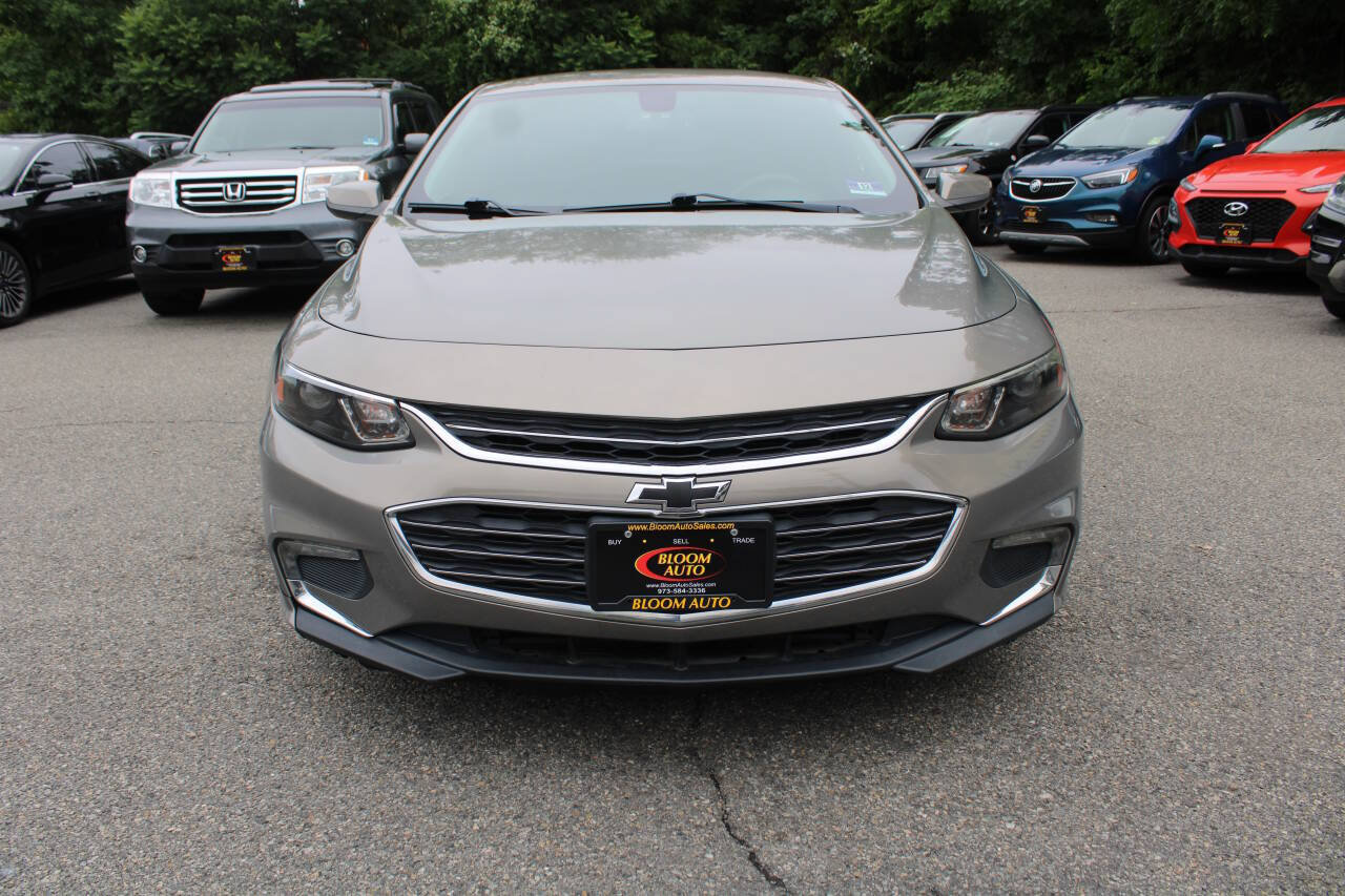 Used 2017 Chevrolet Malibu LT w/ Leather Package FWD image 3
