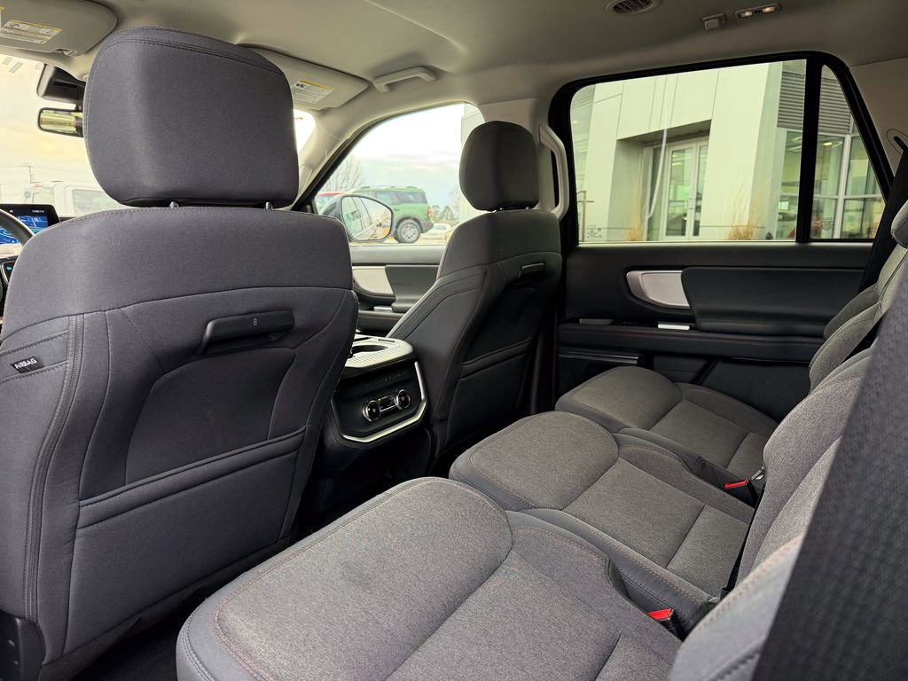 Used 2025 Ford Expedition Active image 13