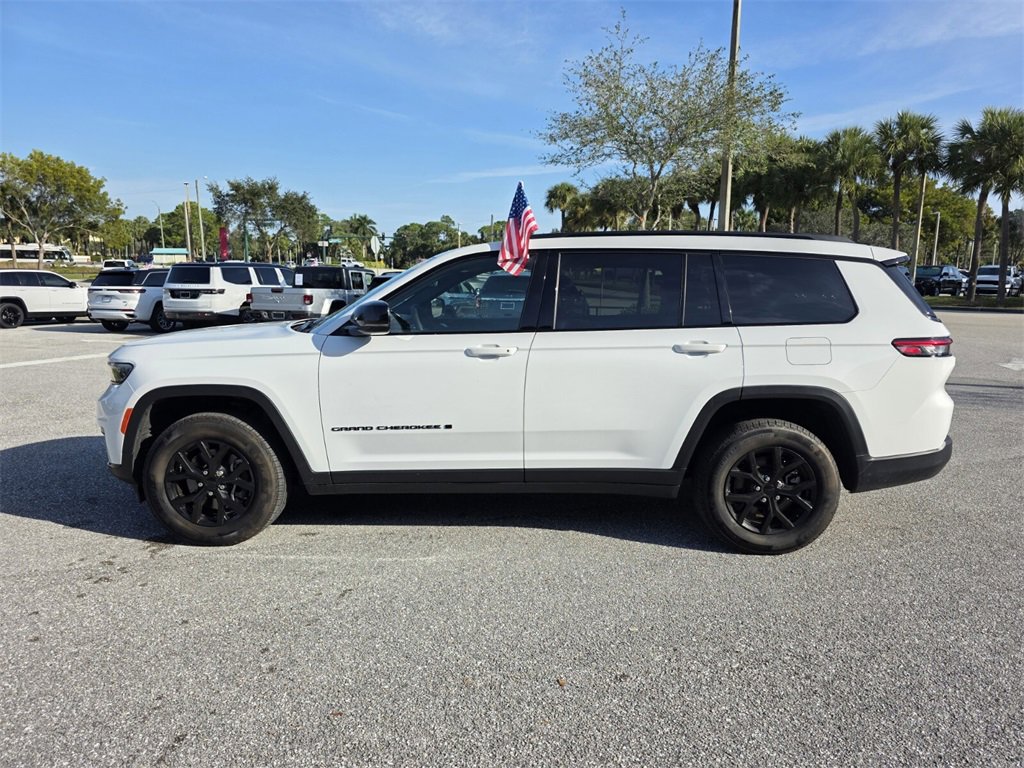 Used 2024 Jeep Grand Cherokee L Laredo image 7