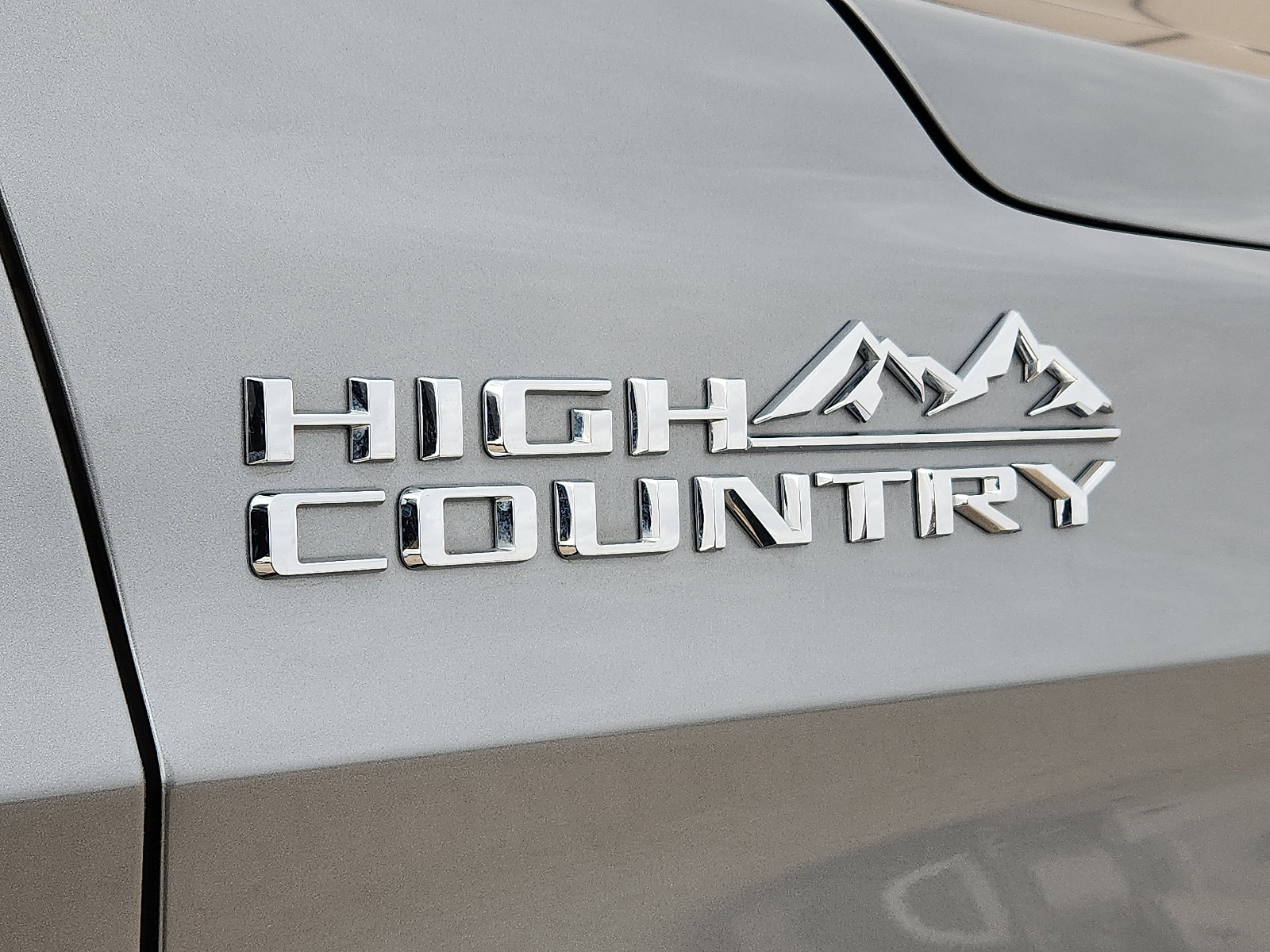 Used 2024 Chevrolet Suburban High Country w/ Advanced Technology Package AWD/4WD image 9