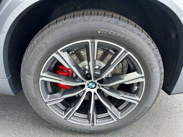 New 2026 BMW X5 xDrive50e w/ M Sport Package AWD/4WD image 7