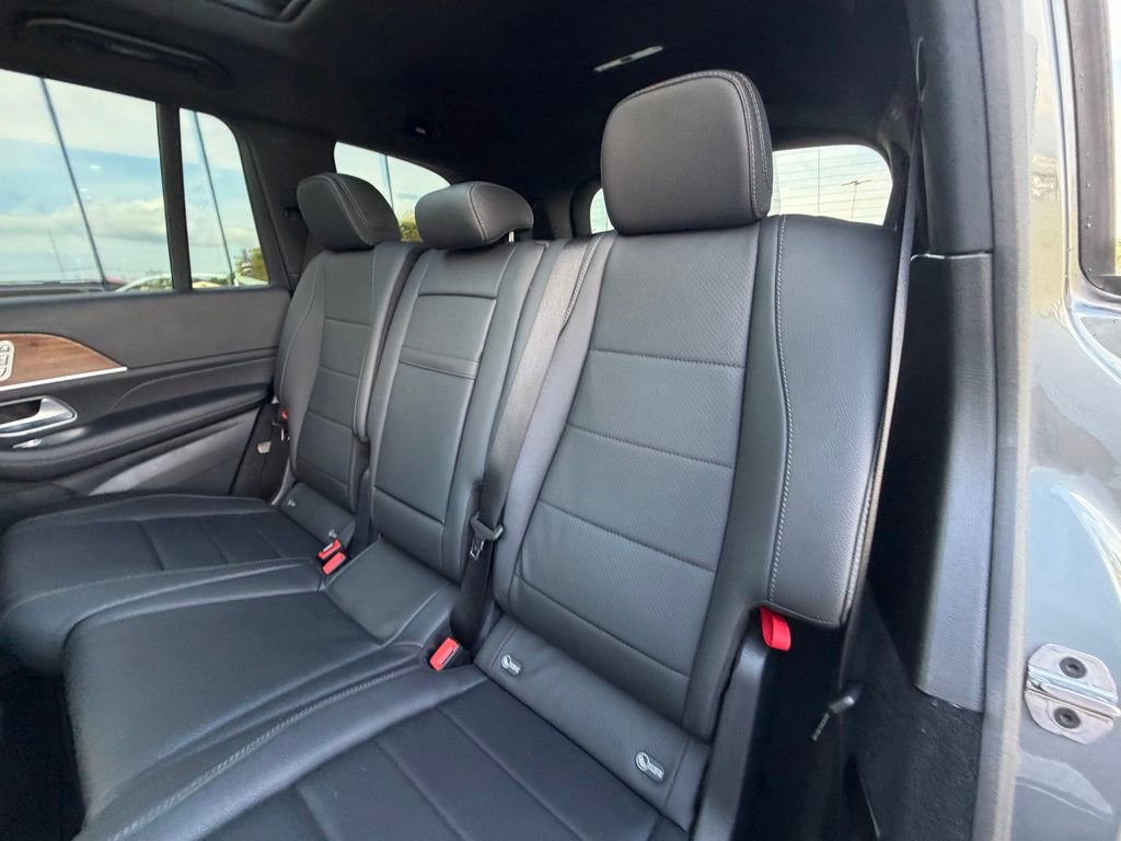 Used 2025 Mercedes-Benz GLS 450 4MATIC image 14