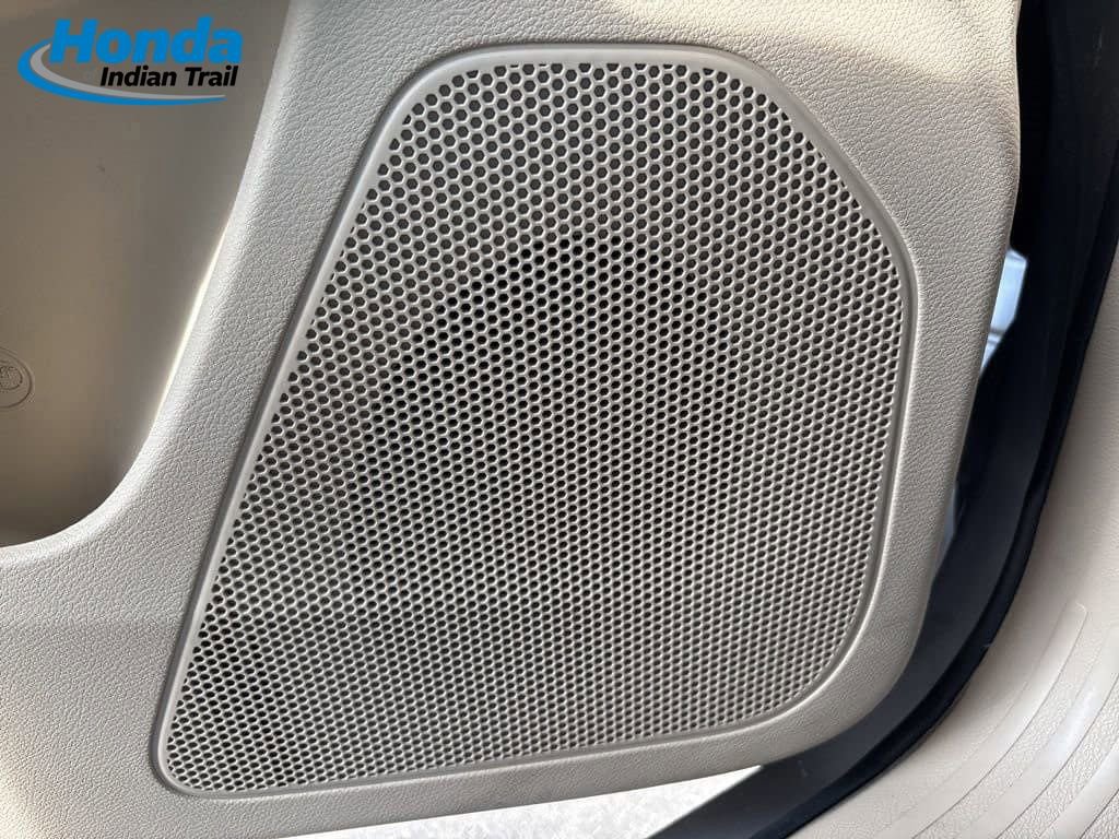 Used 2019 Jeep Cherokee Latitude w/ Popular Appearance Group image 20