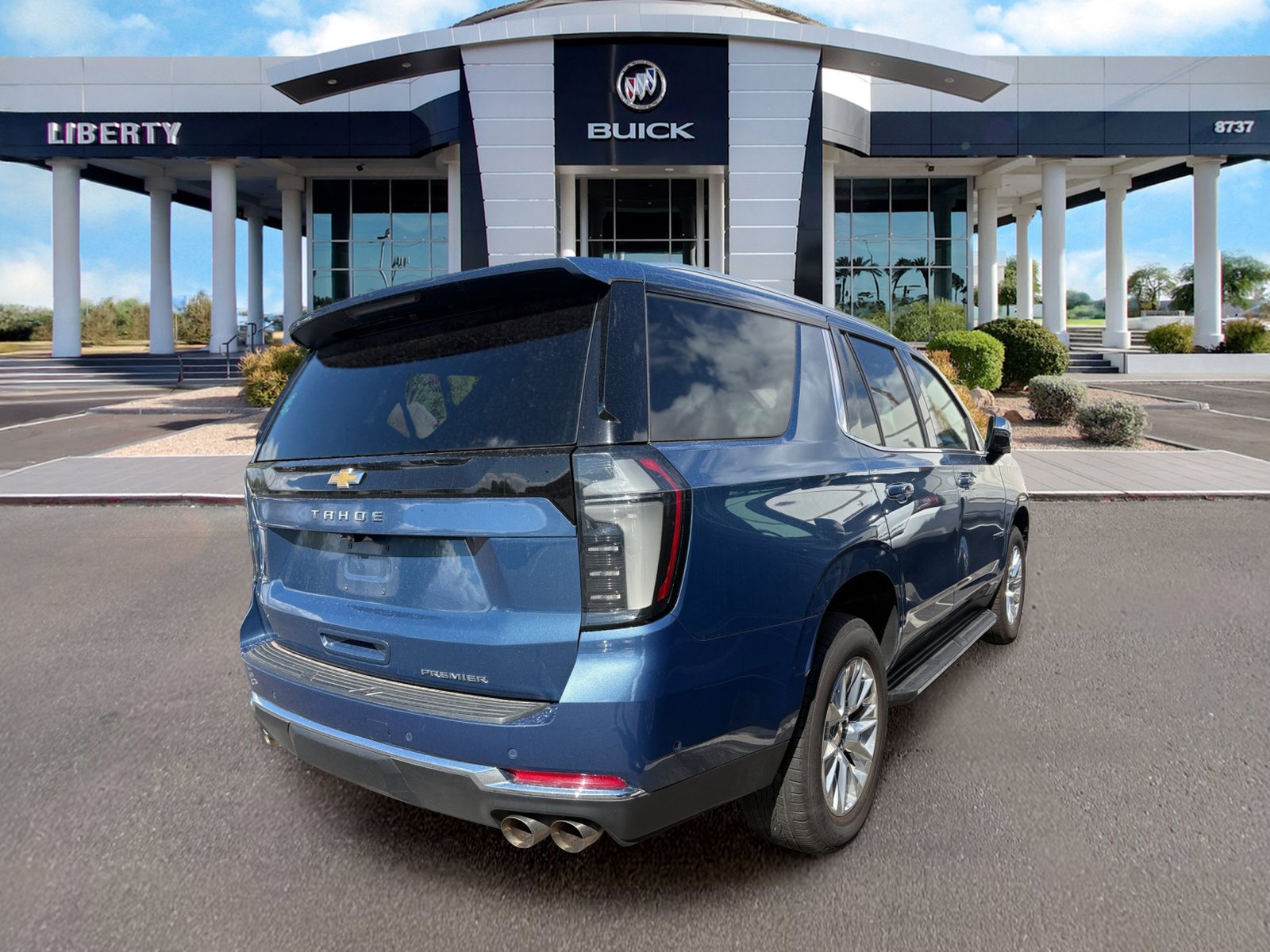 Used 2025 Chevrolet Tahoe Premier RWD image 2