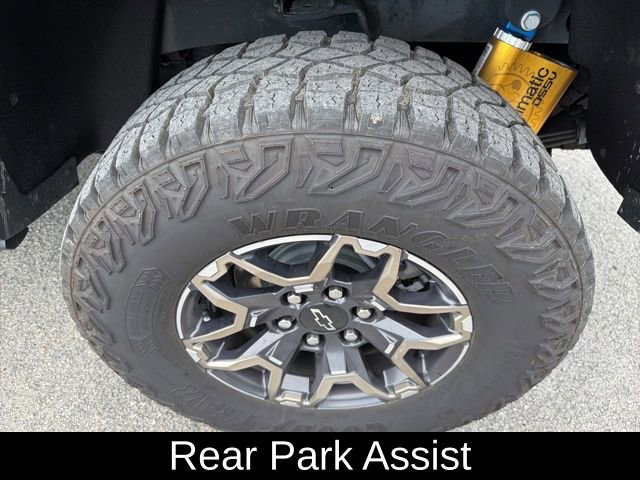 Used 2024 Chevrolet Colorado ZR2 w/ Technology Package AWD/4WD image 13