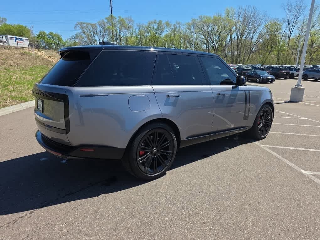 Used 2023 Land Rover Range Rover Autobiography AWD/4WD image 3
