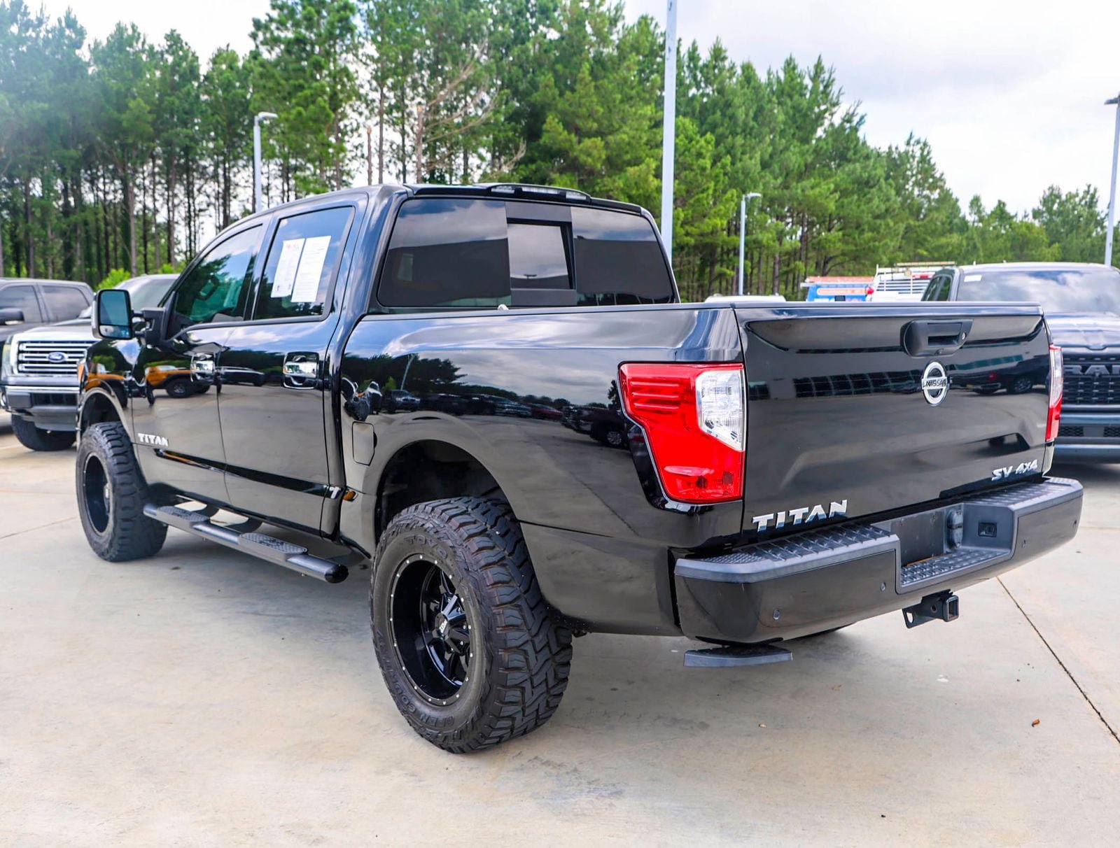 Used 2021 Nissan Titan SV w/ SV Convenience Package AWD/4WD image 5