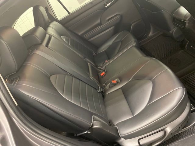 Used 2022 Toyota Highlander XLE image 33