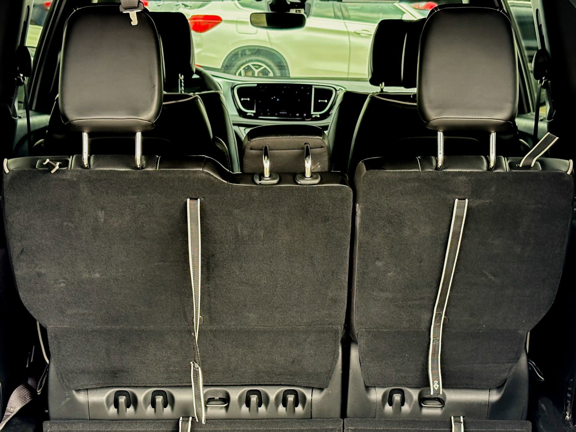 Used 2025 Chrysler Pacifica Limited image 25