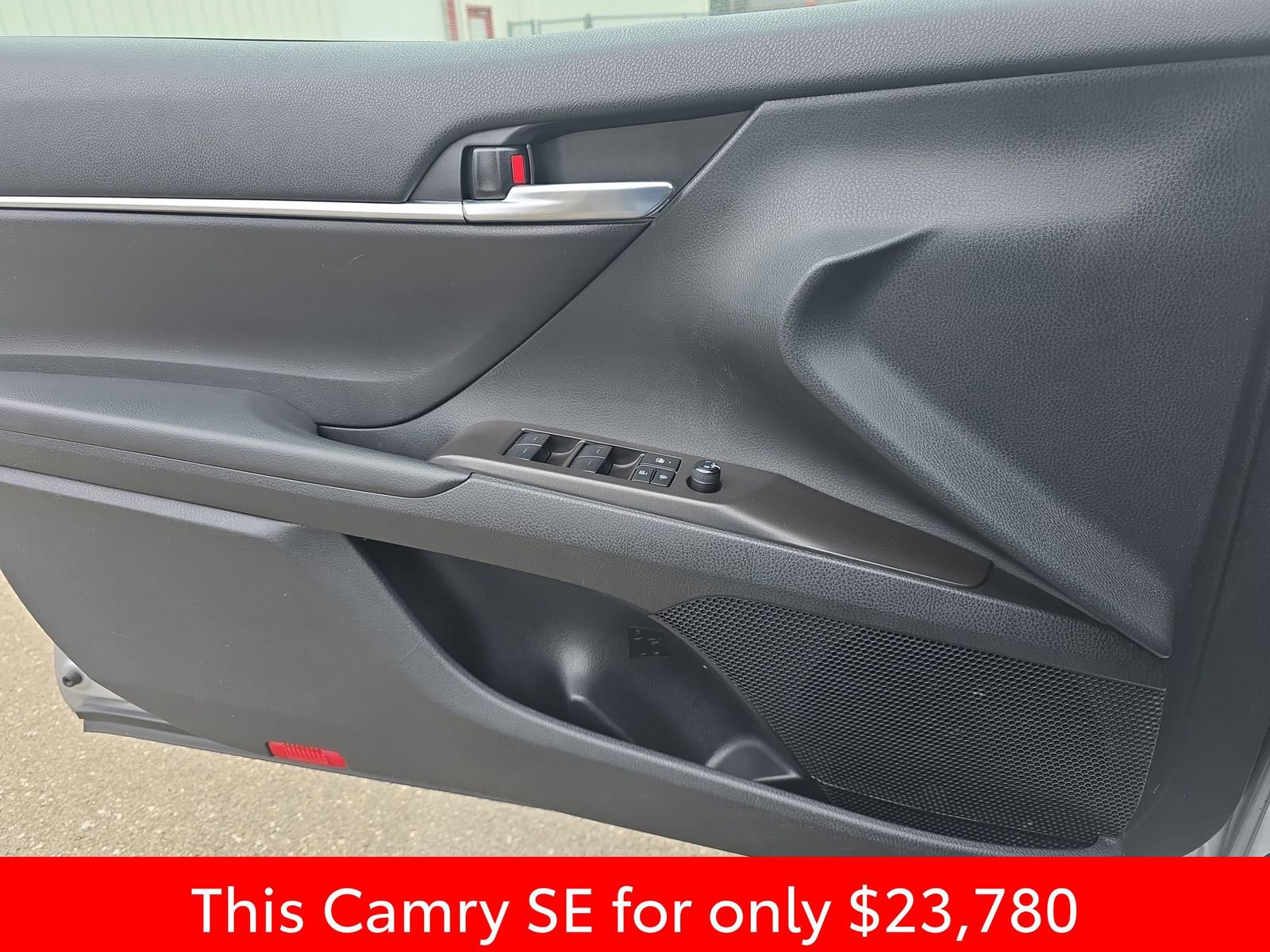 Used 2024 Toyota Camry SE image 32