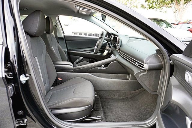 Used 2024 Hyundai Elantra SE image 10