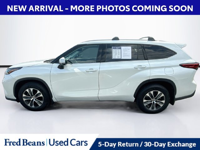 Used 2022 Toyota Highlander XLE AWD/4WD image 5