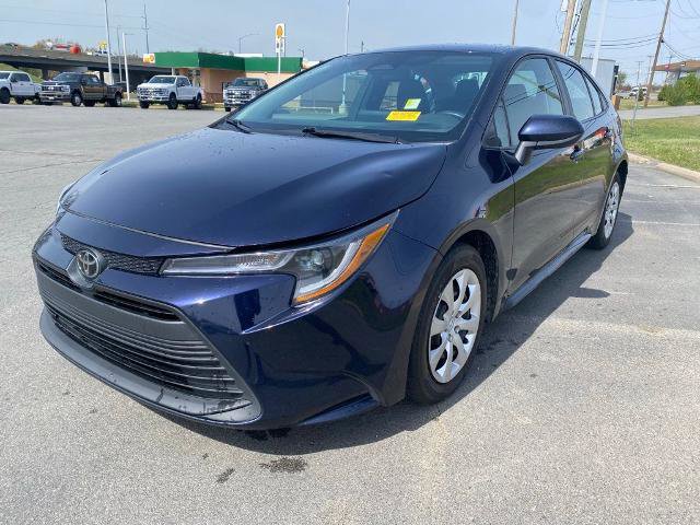 Used 2023 Toyota Corolla LE image 3