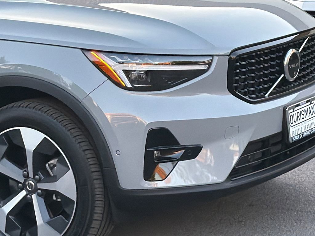 Used 2026 Volvo XC40 B5 Plus w/ Protection Package Premier AWD/4WD image 5