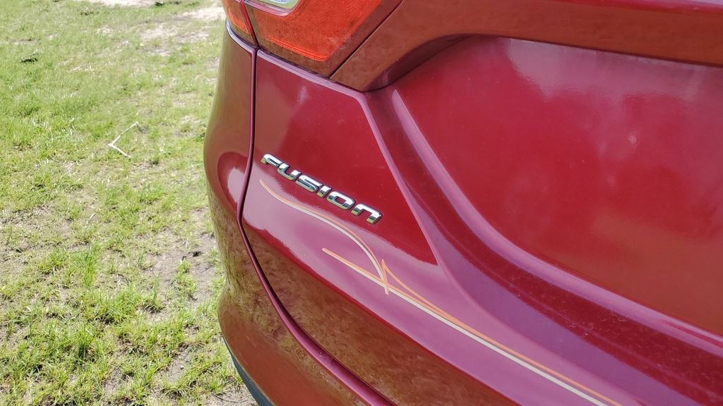 Used 2015 Ford Fusion SE FWD image 24