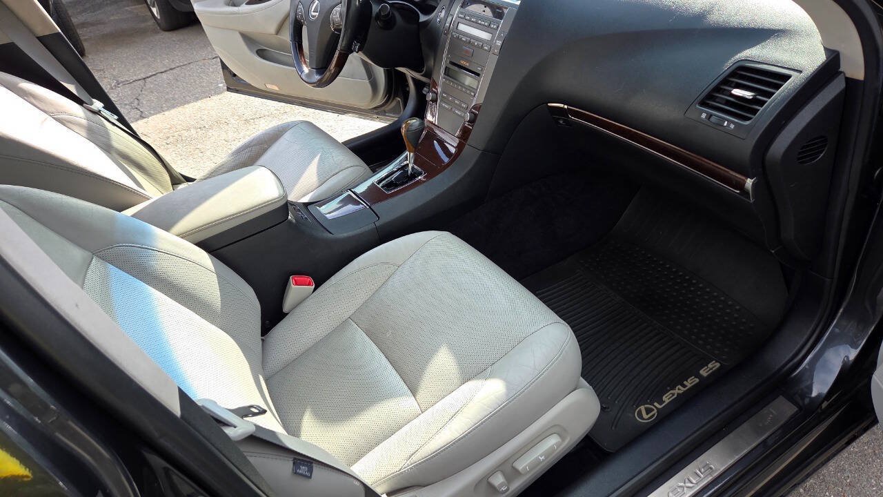 Used 2011 Lexus ES 350 w/ Preferred Accessory Package FWD image 40