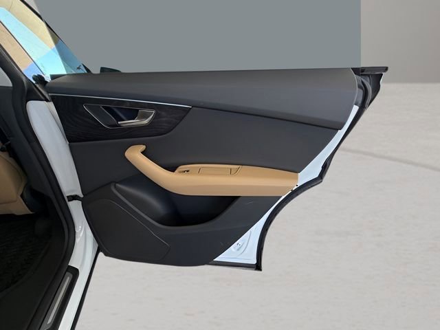 Used 2025 Audi Q8 Premium image 36