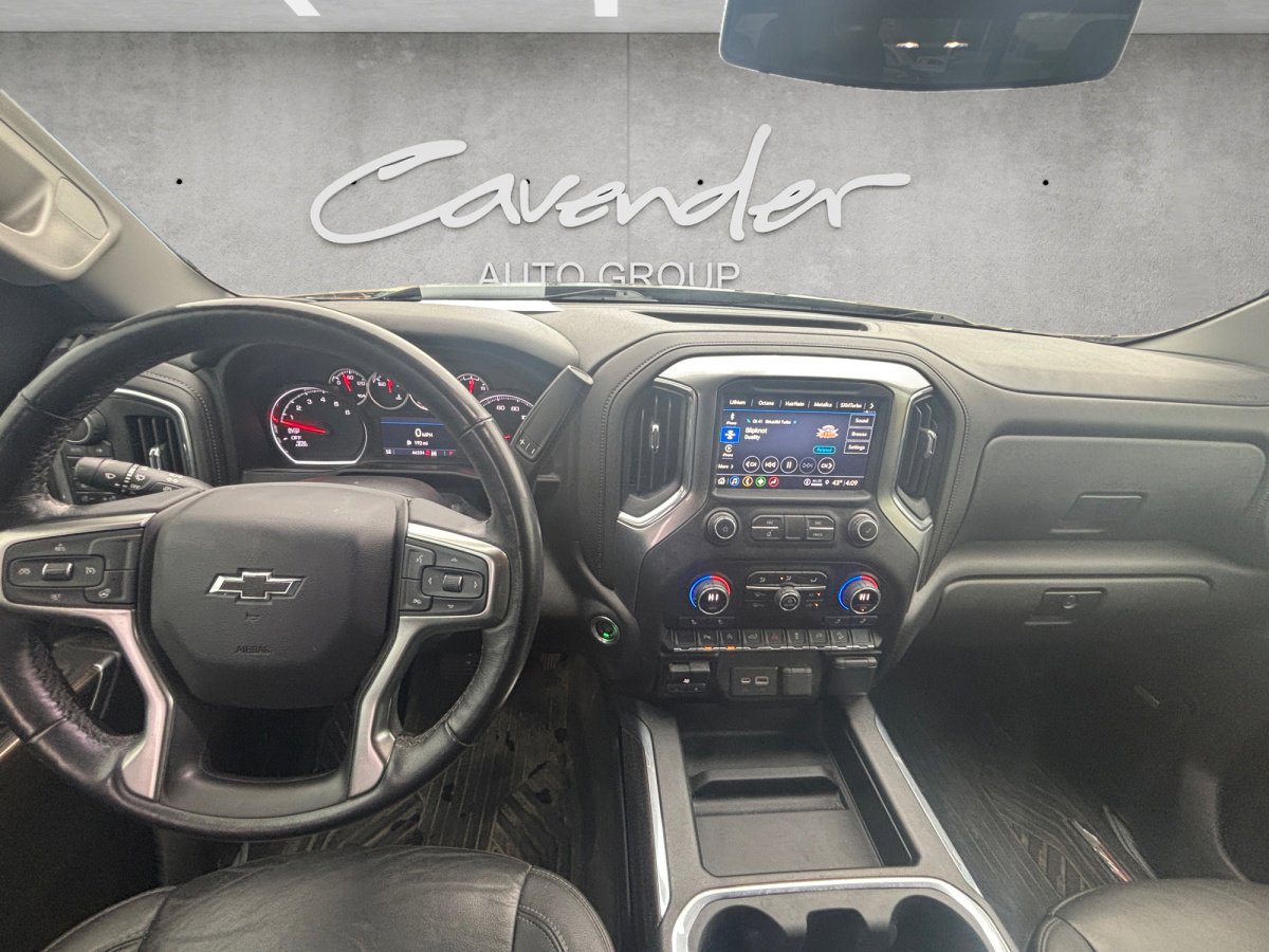 Used 2021 Chevrolet Silverado 1500 LT Trail Boss w/ Convenience Package II image 3