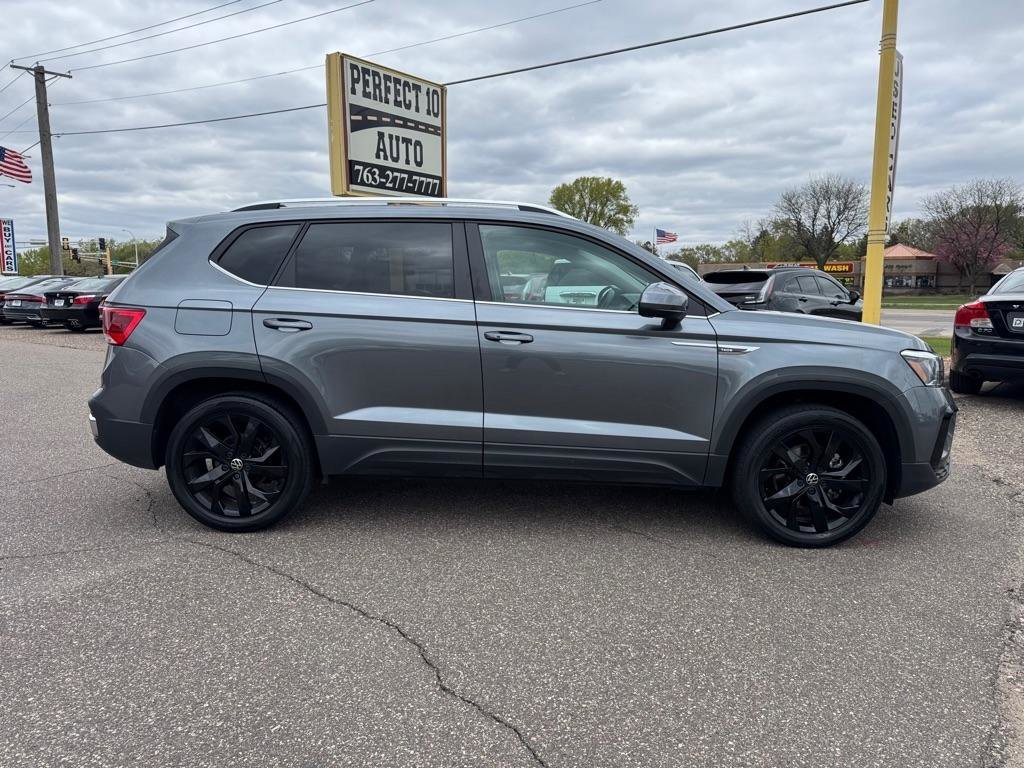 Used 2022 Volkswagen Taos SE image 3