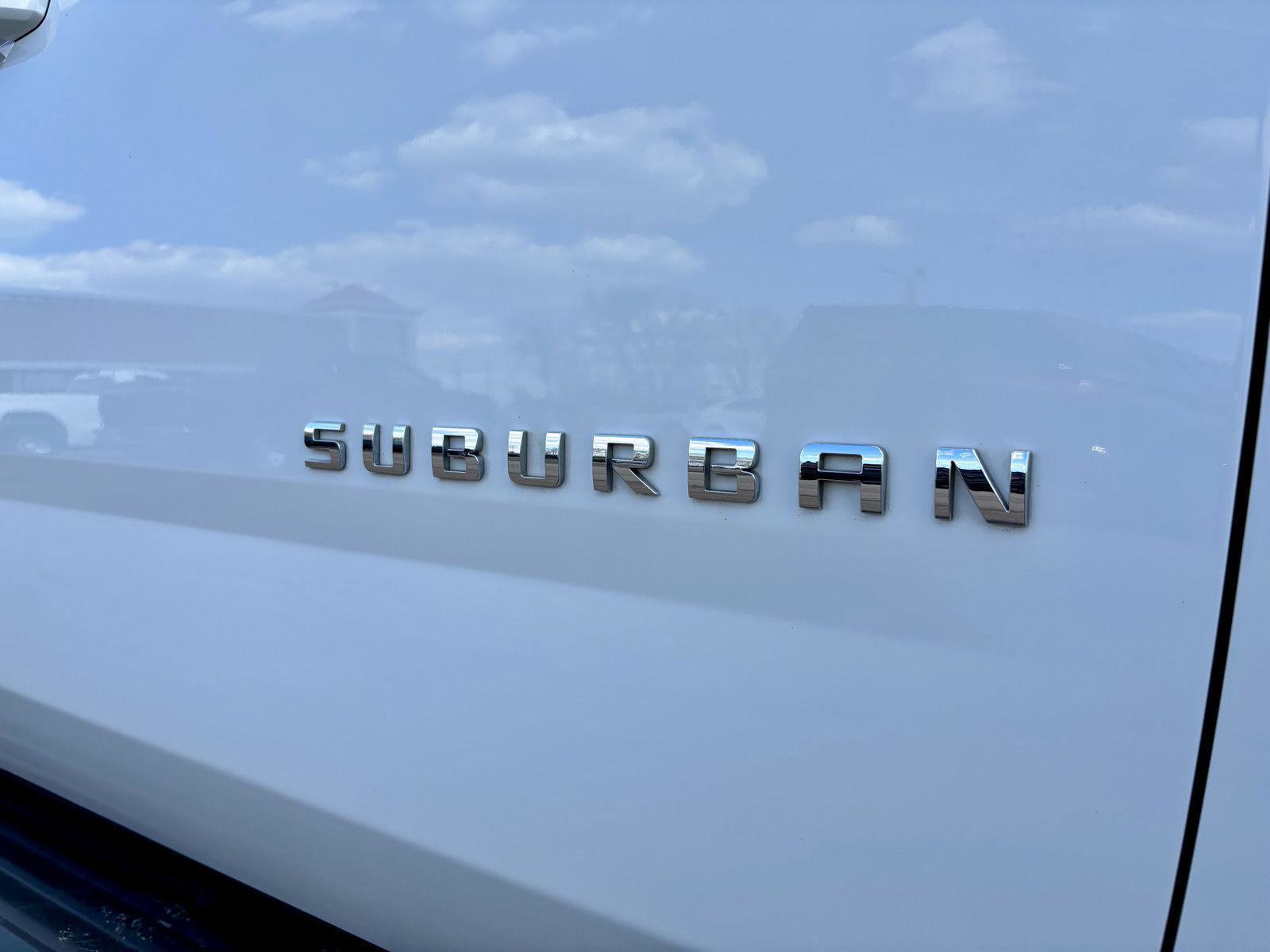 Used 2018 Chevrolet Suburban LT AWD/4WD image 15