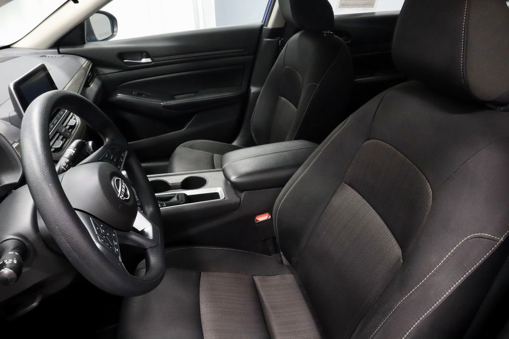 Used 2025 Nissan Altima 2.5 SV FWD image 23