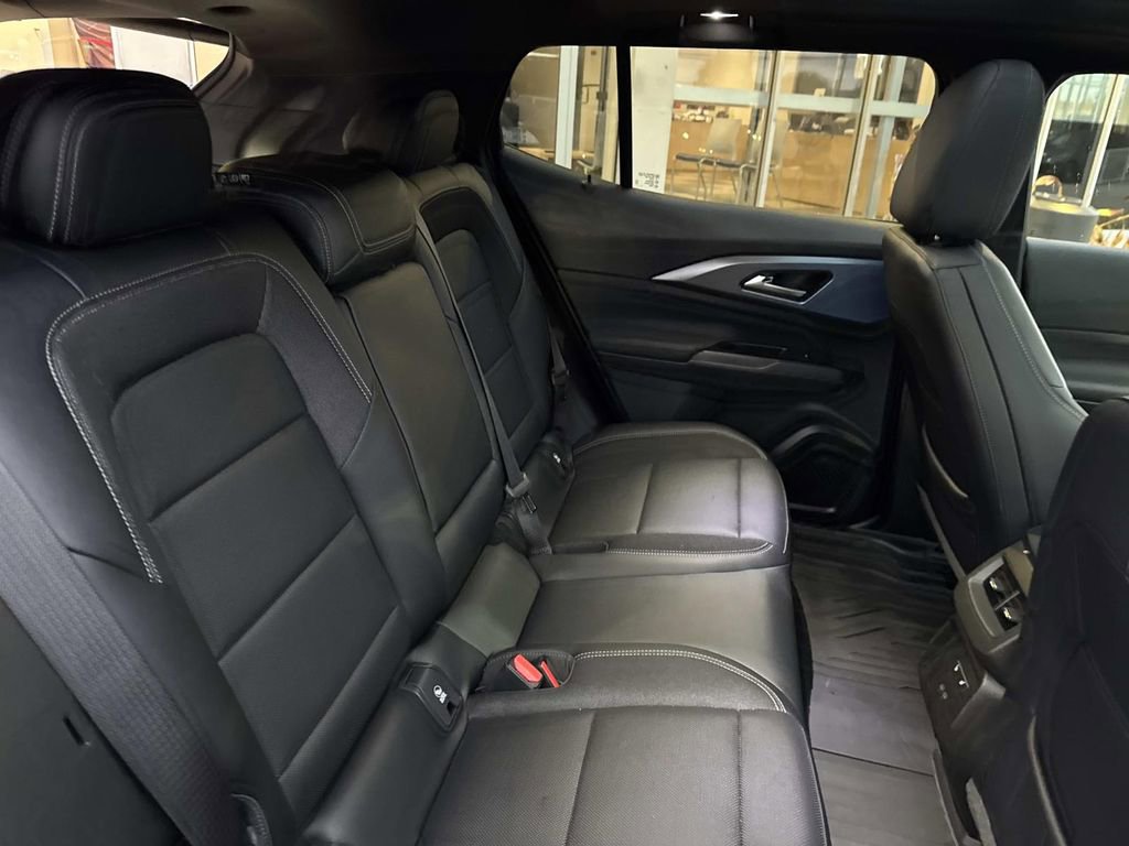 Used 2025 Chevrolet Equinox EV LT w/ Convenience Package II image 10