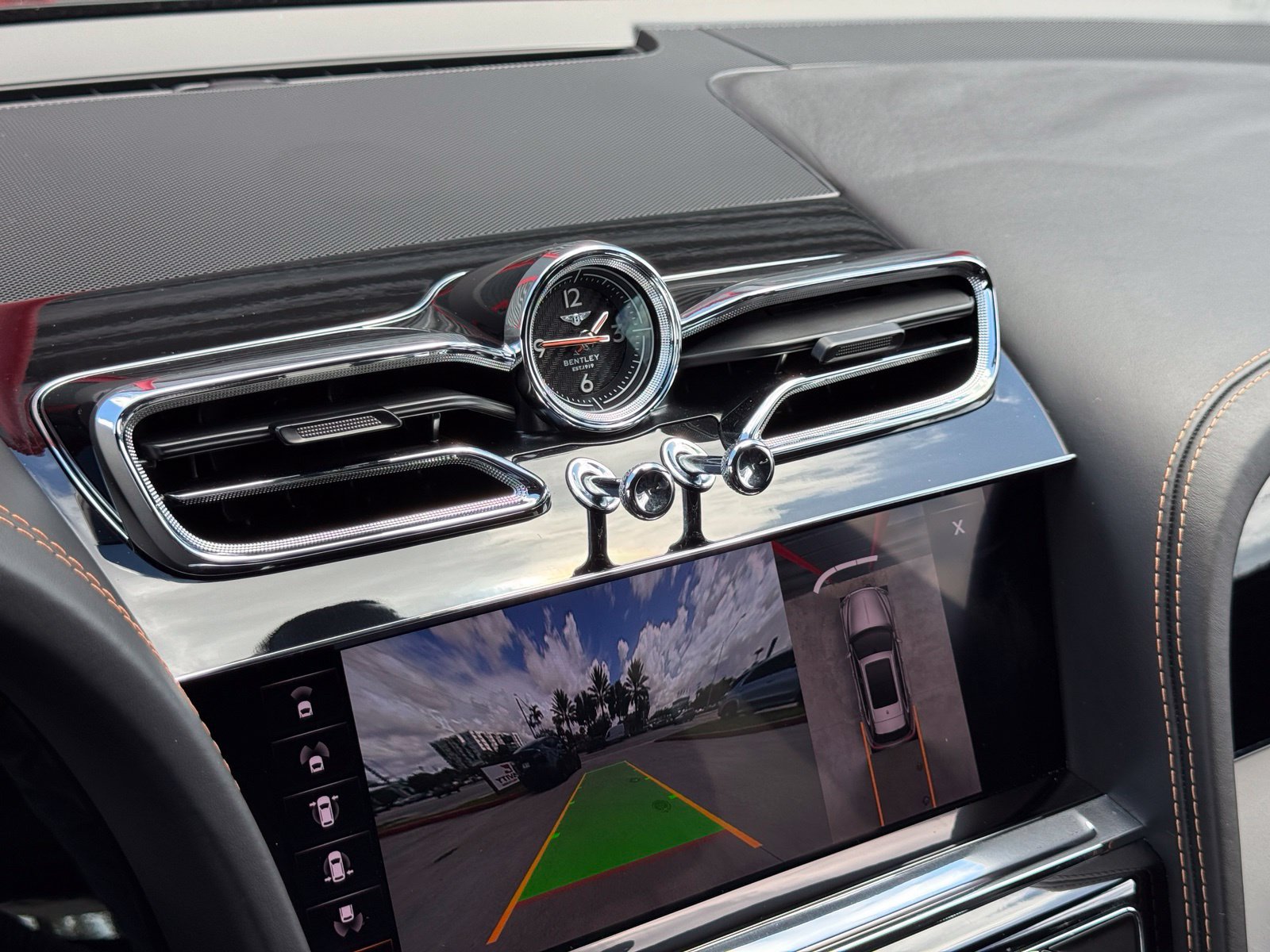 Used 2023 Bentley Bentayga AWD/4WD image 46