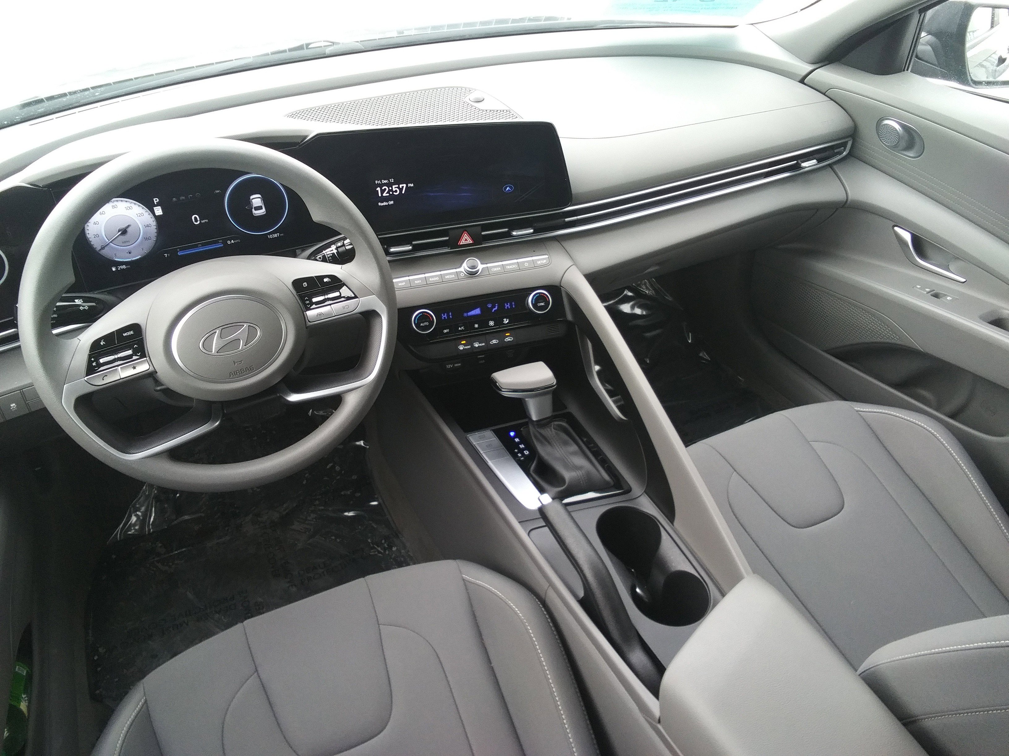 Used 2024 Hyundai Elantra SEL image 9