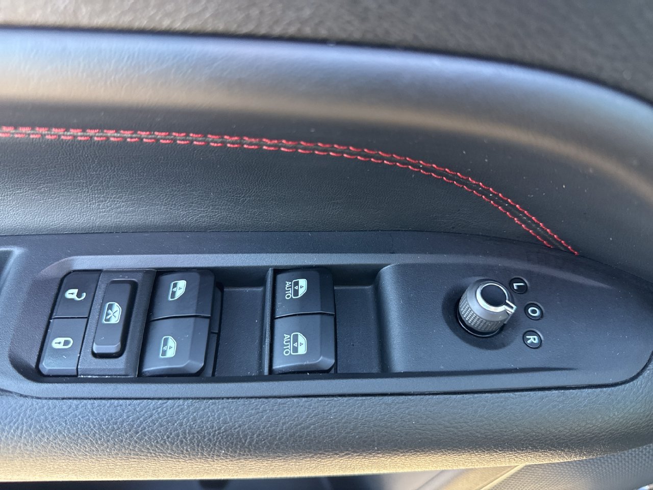 Used 2023 Jeep Compass Trailhawk w/ Trailhawk Convenience Group AWD/4WD image 15