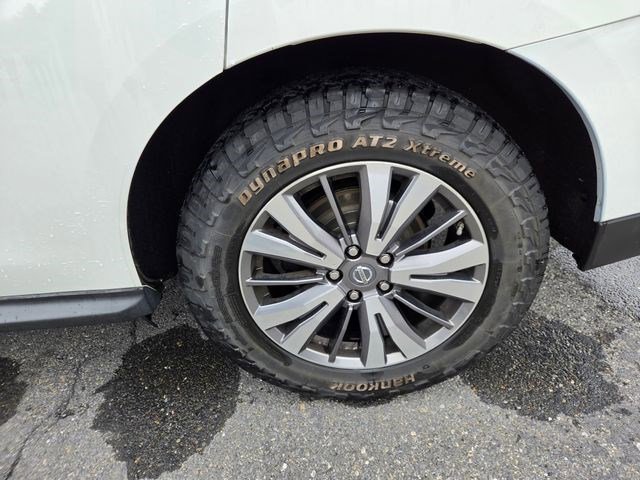 Used 2018 Nissan Pathfinder SV AWD/4WD image 29