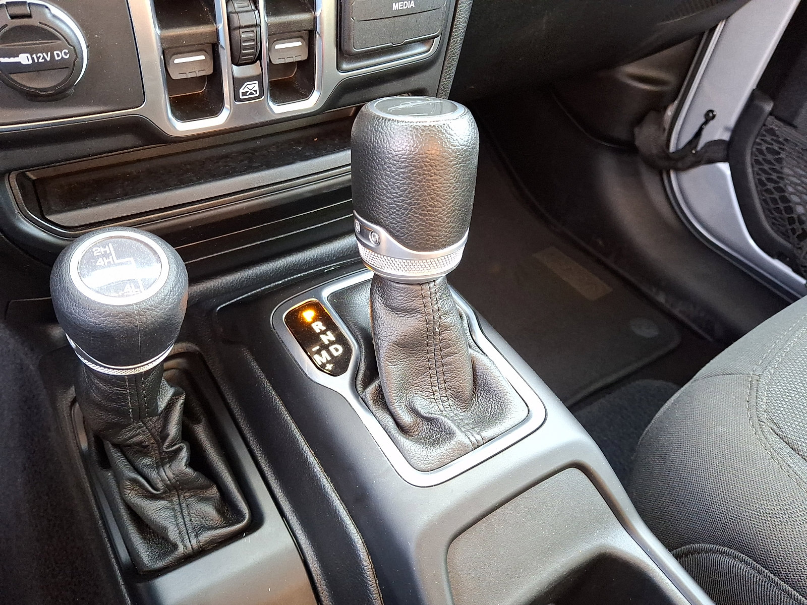 Used 2023 Jeep Gladiator Sport AWD/4WD image 17