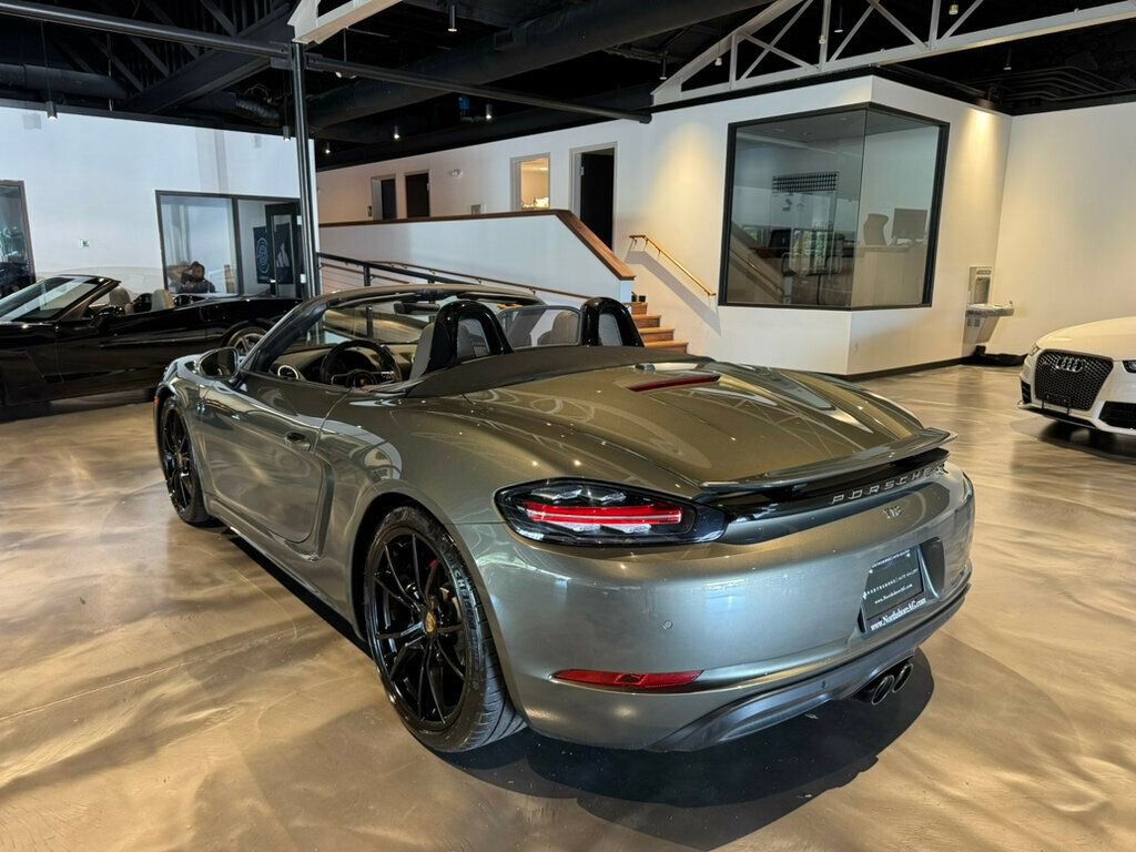 Used 2022 Porsche 718 Boxster S image 3
