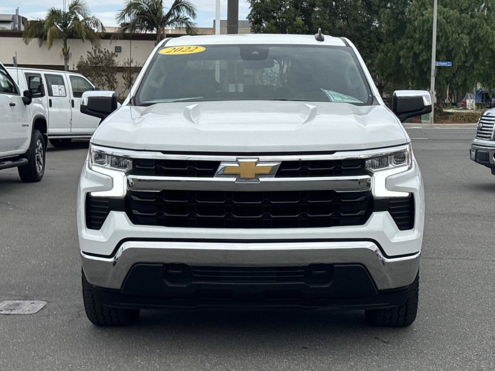Used 2022 Chevrolet Silverado 1500 LT AWD/4WD image 2