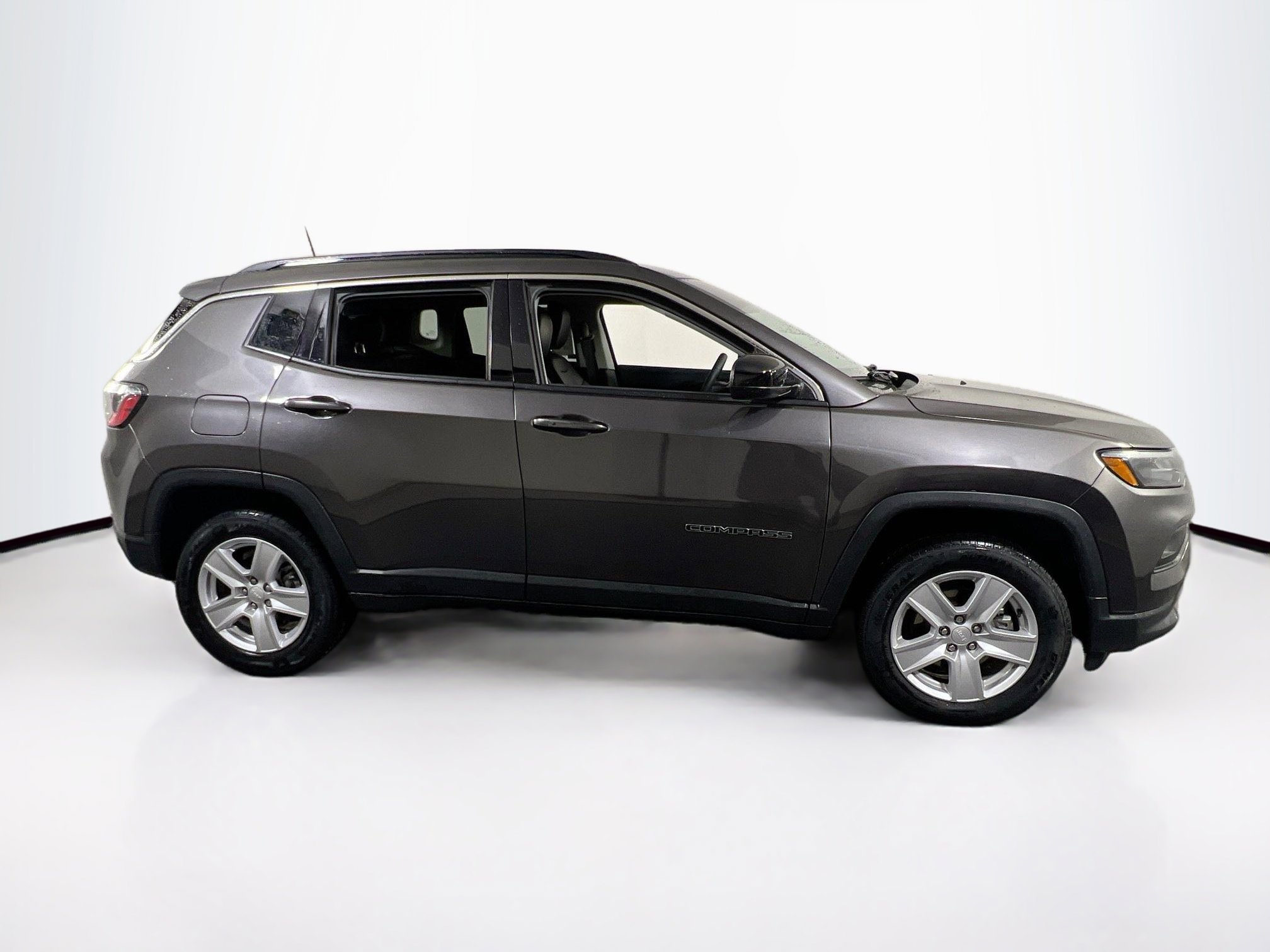 Used 2022 Jeep Compass Latitude image 4