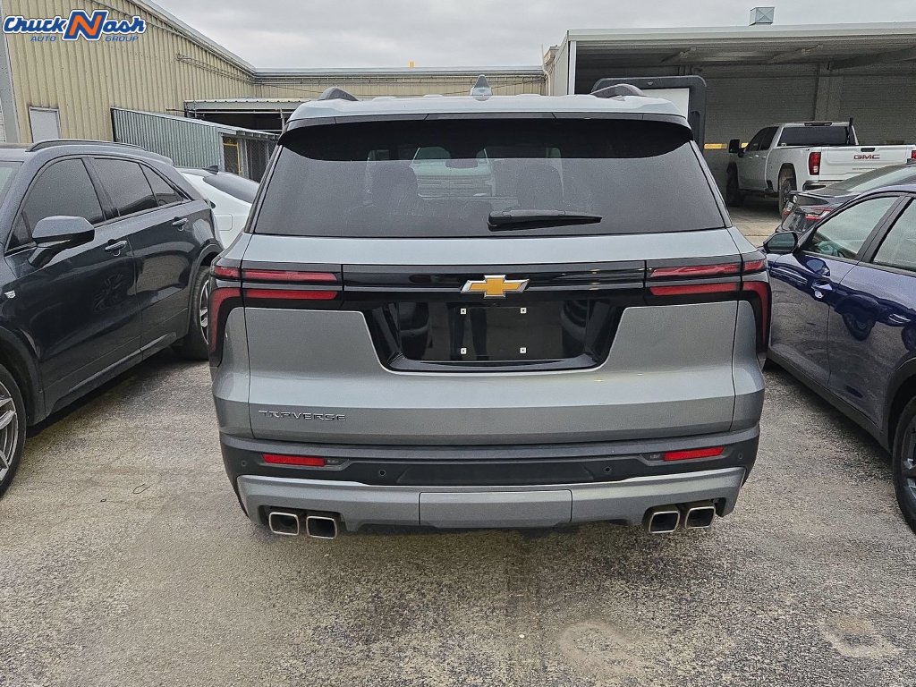 Used 2025 Chevrolet Traverse LT FWD image 5